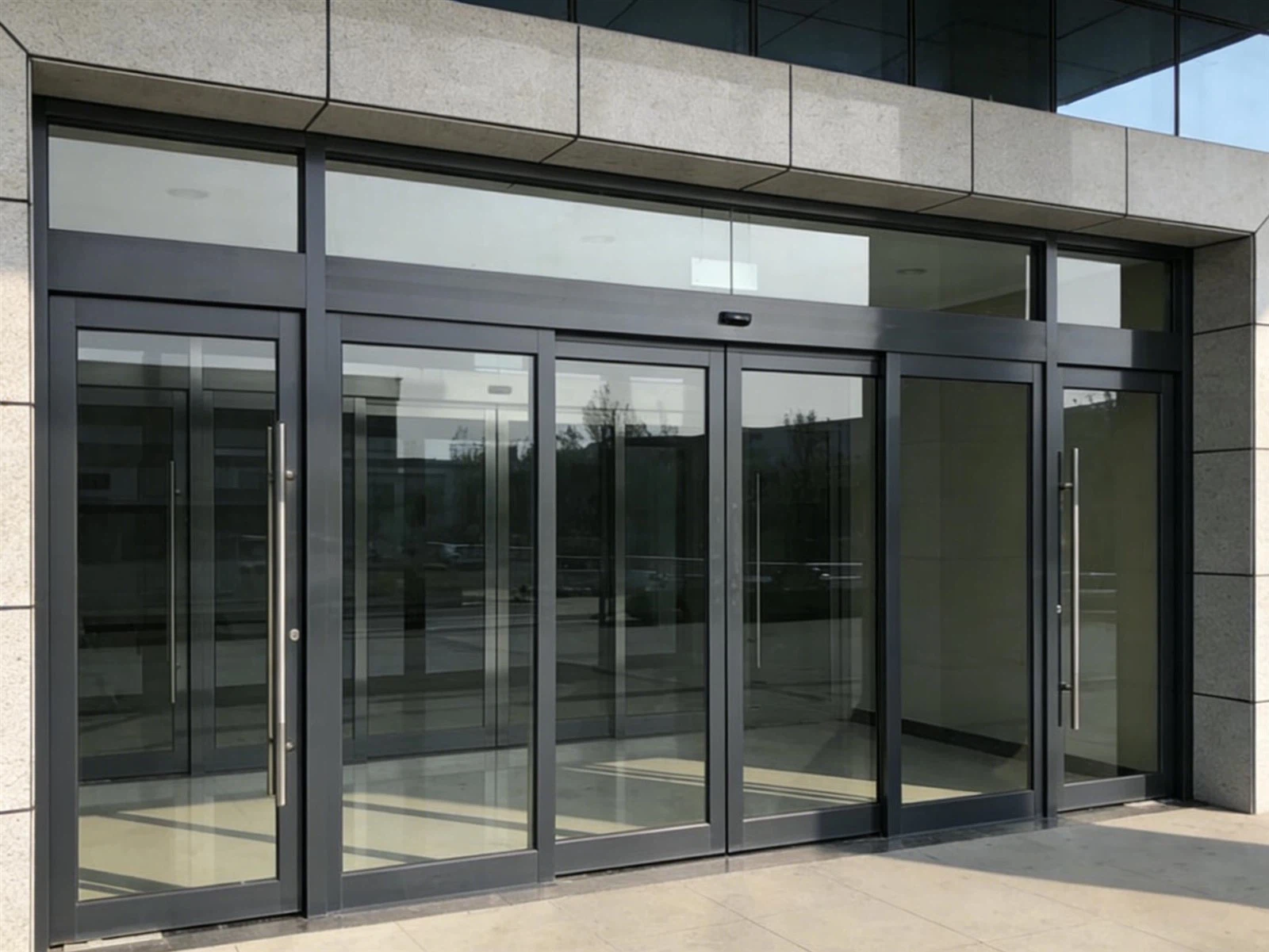 High-performance aluminium door systems designed for large openings High-performance aluminium door systems designed for large openings